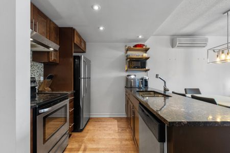 450 Rue St Antoine E., Montréal (Ville-Marie), QC H2Y - Photo 2