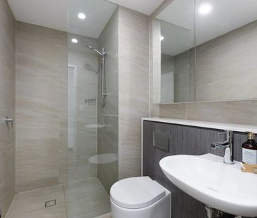 Penthouse Apt with large roof top terrace - city view - Photo 4