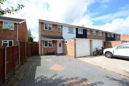 3 bedroom semi-detached house to rent - Photo 3