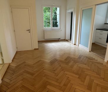 Sehr schöne und helle 3,5-Zimmer-Wohnung in wunderschönem Altbau in... - Foto 2