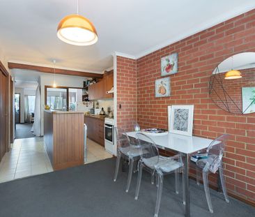 Charming Fully Furnished Townhouse in heart of CBD! - Photo 4