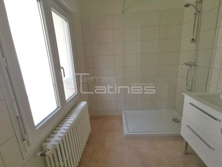 Location Appartement 2 pièces 49m² NIMES 30000 - Photo 3