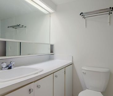 1975 de Maisonneuve - Photo 1