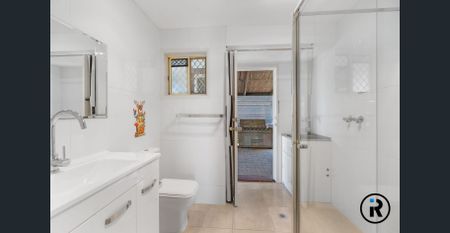 Move-In Ready Family Home in a Prime Location - Photo 2