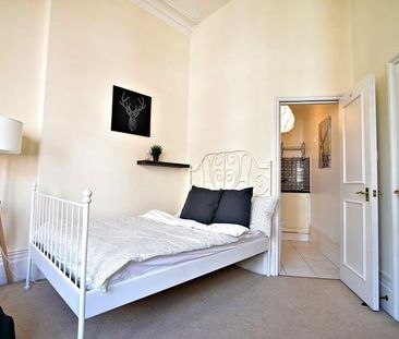 1 Bed Flat, Holland Park Gardens, W14 - Photo 1