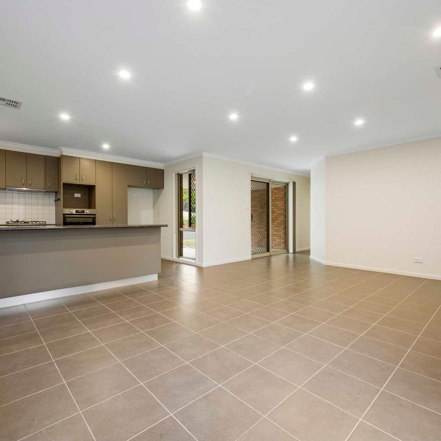 Family Home in Peaceful Location with Mountain Views - Photo 1