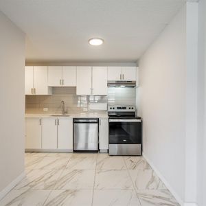 Sunny And Spacious 1 Bedroom Apartment - Saint Laurent - 135 Boulevard Deguire, Saint-Laurent - Photo 3