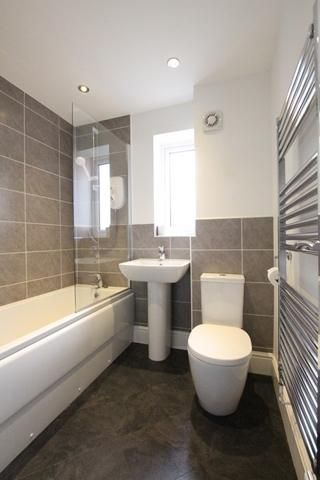 2 bedroom semi-detached house to rent - Photo 5