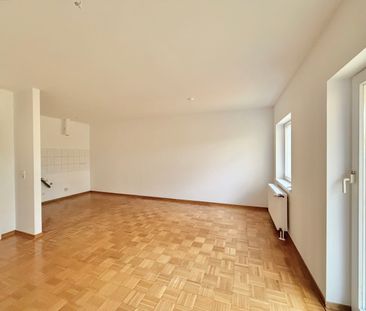 Großzügige 3-Zimmer-Dachgeschosswohnung mit Balkon in zentraler Lage - Photo 1