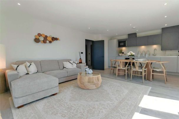 A stylish and contemporary new build apartment, a stroll from the Hythe beachfront. - Photo 1