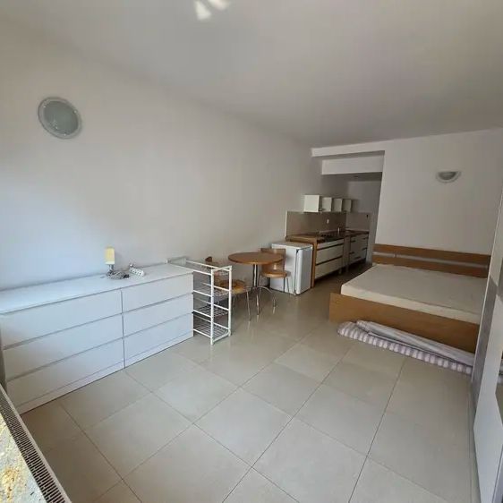 Pronájem bytu 1+kk, 28 m - Fotografie 1