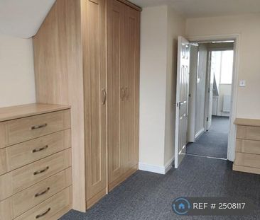 4 bedroom end of terrace house to rent - Photo 4