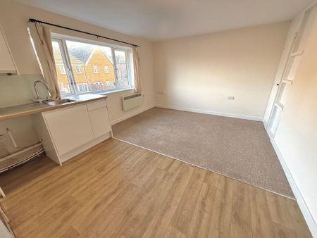 1 bedroom flat to rent - Photo 2