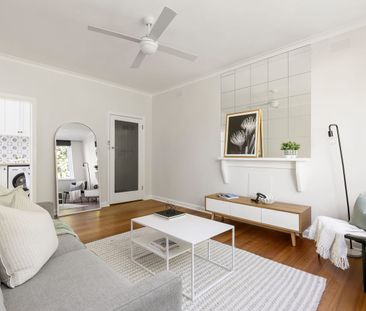 Renovated Apartment in the Heart of Toorak - Photo 2