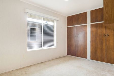 Spacious Family Living in Sought-After East Toowoomba - Photo 2