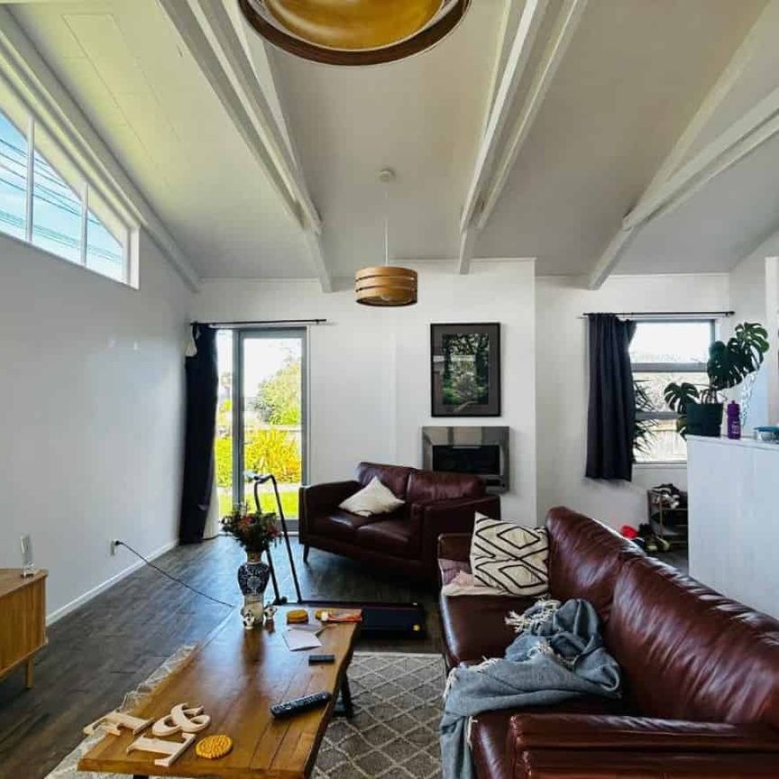 Modern comfort in Springvale - Photo 1