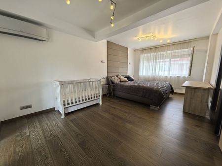 Luxury Villa with Swimming Pool in Pipera Area - Fotografie 4