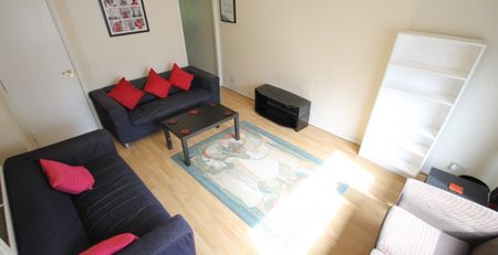 Hartley Avenue, Woodhouse, Leeds, LS6 2LP - Photo 2