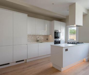 3 bedroom flat to rent - Photo 6