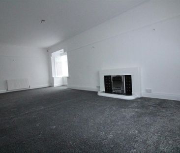 4 bedroom detached bungalow to rent - Photo 2