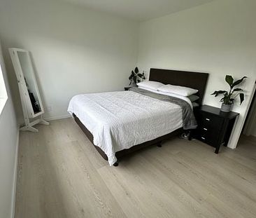 Freshly Renovated Home – Modern, Bright & Move-In - Photo 2