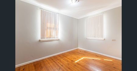 Neat and tidy home in a very central location! - Photo 4