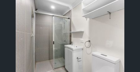 *** A Cosy One-Bedroom Unit at the Rear *** - Photo 5