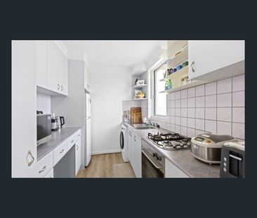 Lovely, Light-Filled One Bedroom Apartment - Photo 3