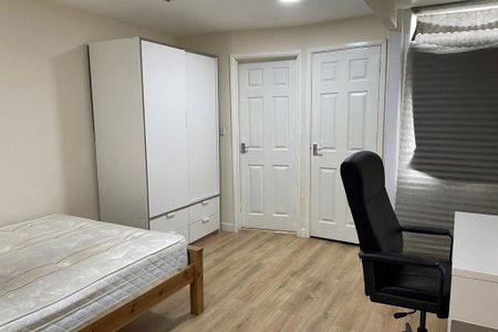 6 bedroom detached house to rent - Photo 4