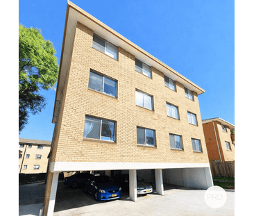 Freshly painted 2 Bedroom Unit Available - Photo 1