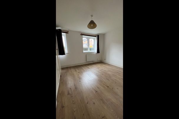 1 Bed Flat, Armoury Road, SE8 - Photo 1