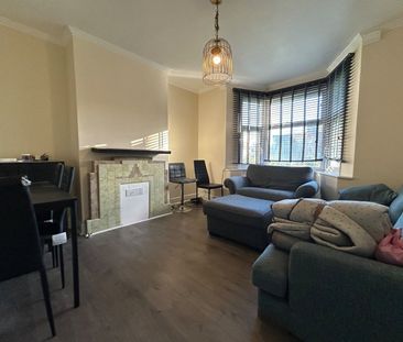 2 Bed Flat, Upper Park Road, N11 - Photo 1
