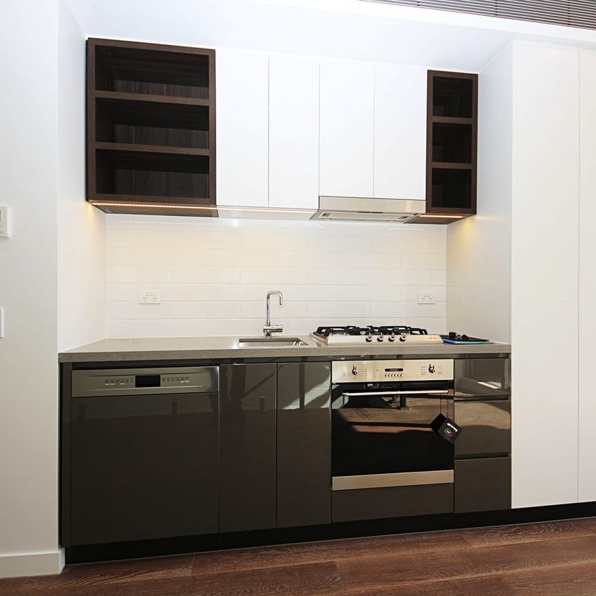 Ultra Modern One Bedroom Apartment - Photo 1