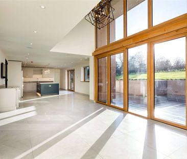 Detached five bedroom house, set in rural location surrounded by ap... - Photo 2