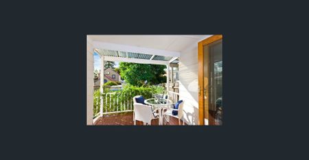 Stylish, modern two bedroom cottage - Photo 5