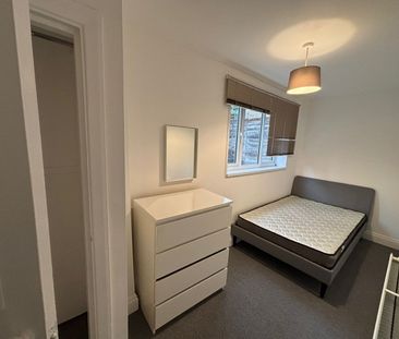 Room in a Shared Flat, Endlesham Road, SW12 - Photo 5