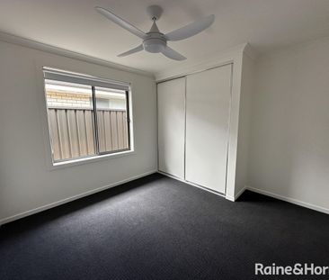 Modern Family Living in Munno Para Downs - Photo 6