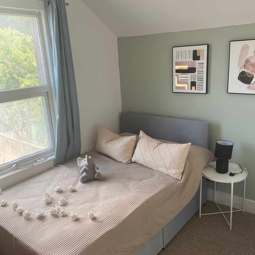 Stunning shared home in Hagden Lane! 198HAG - Room 4 - Photo 1