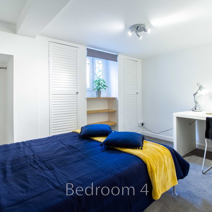 Room 1 - Photo 1