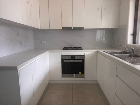 3 BEDROOM GRANNY FLAT WALKING DISTANCE TO CABRAMATTA STATION - Photo 4