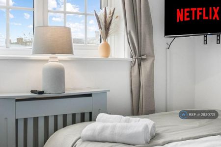 3 bedroom terraced house to rent - Photo 5