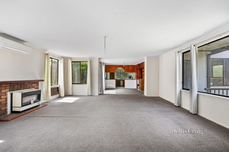 31 Glen Cairn Avenue, Ringwood - Photo 2