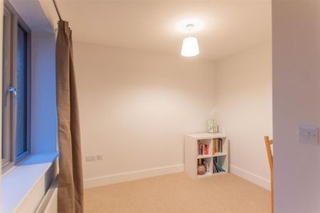 4 bedroom link detached house to rent - Photo 2