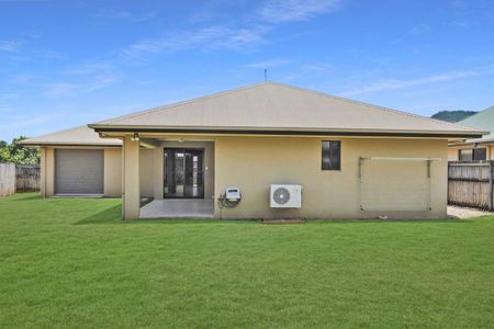 Quality Home - Fully Airconditioned - Tiled Garage - Access to Backyard - Photo 3