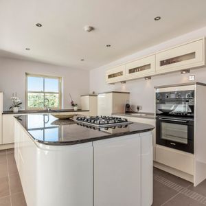 4 bedroom house to rent - Photo 2