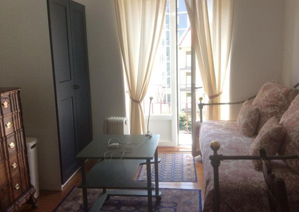 Quarto mobilado e varanda Lisboa Entrecampos