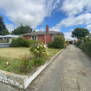 Three Bedroom Brick Home - Photo 2