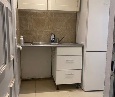 Studio Flat, Oulton Crescent, IG11 - Photo 3