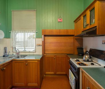 Spacious Home in Silkstone! - Photo 3