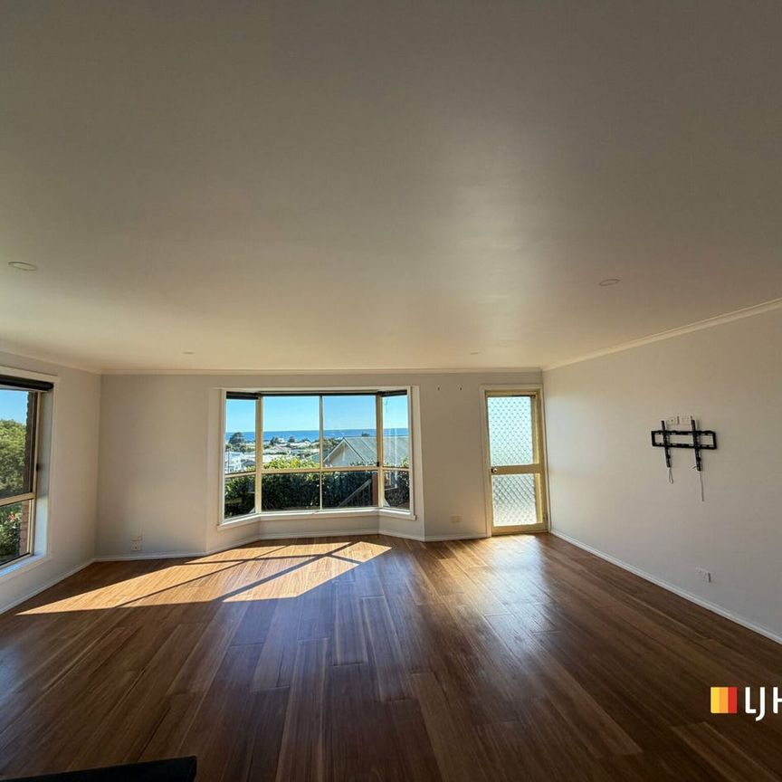 Beautifully renovated unit - Photo 1